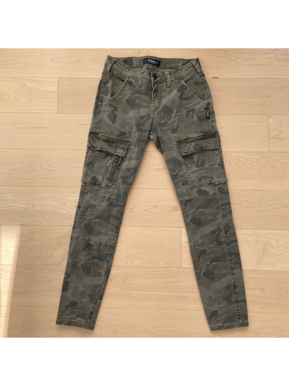 Silver Jeans Co. Camouflage Cargo Pants Size 26 lightly stretch skinny mid